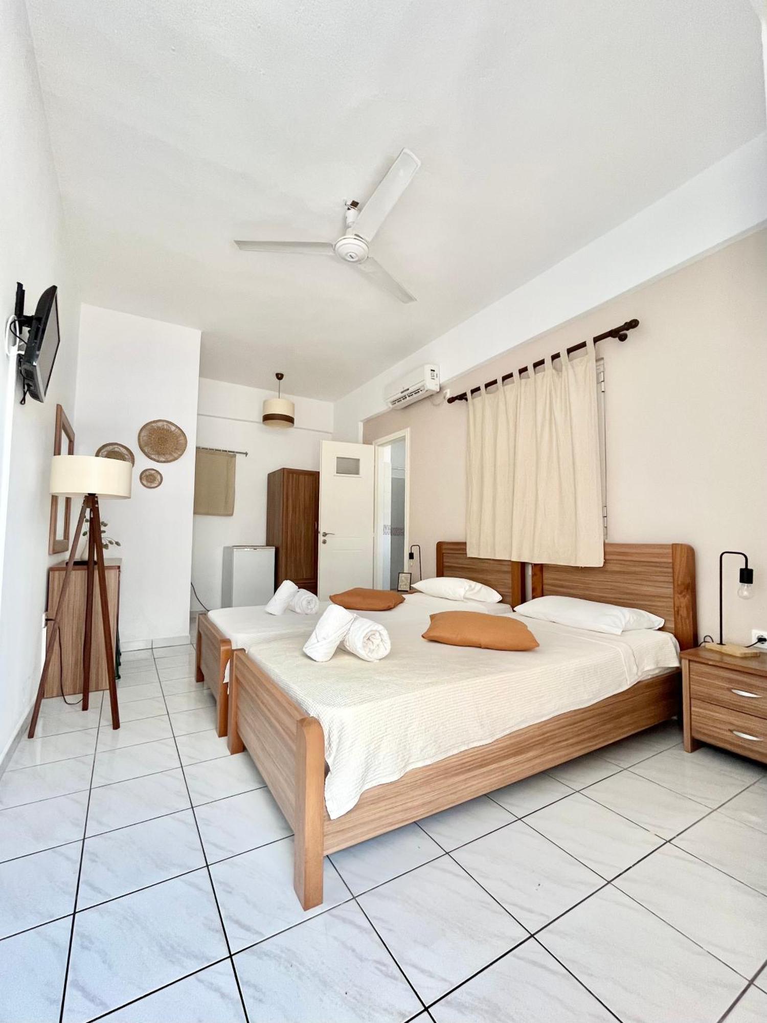 פיניקונטה Koutrakis Rooms מראה חיצוני תמונה