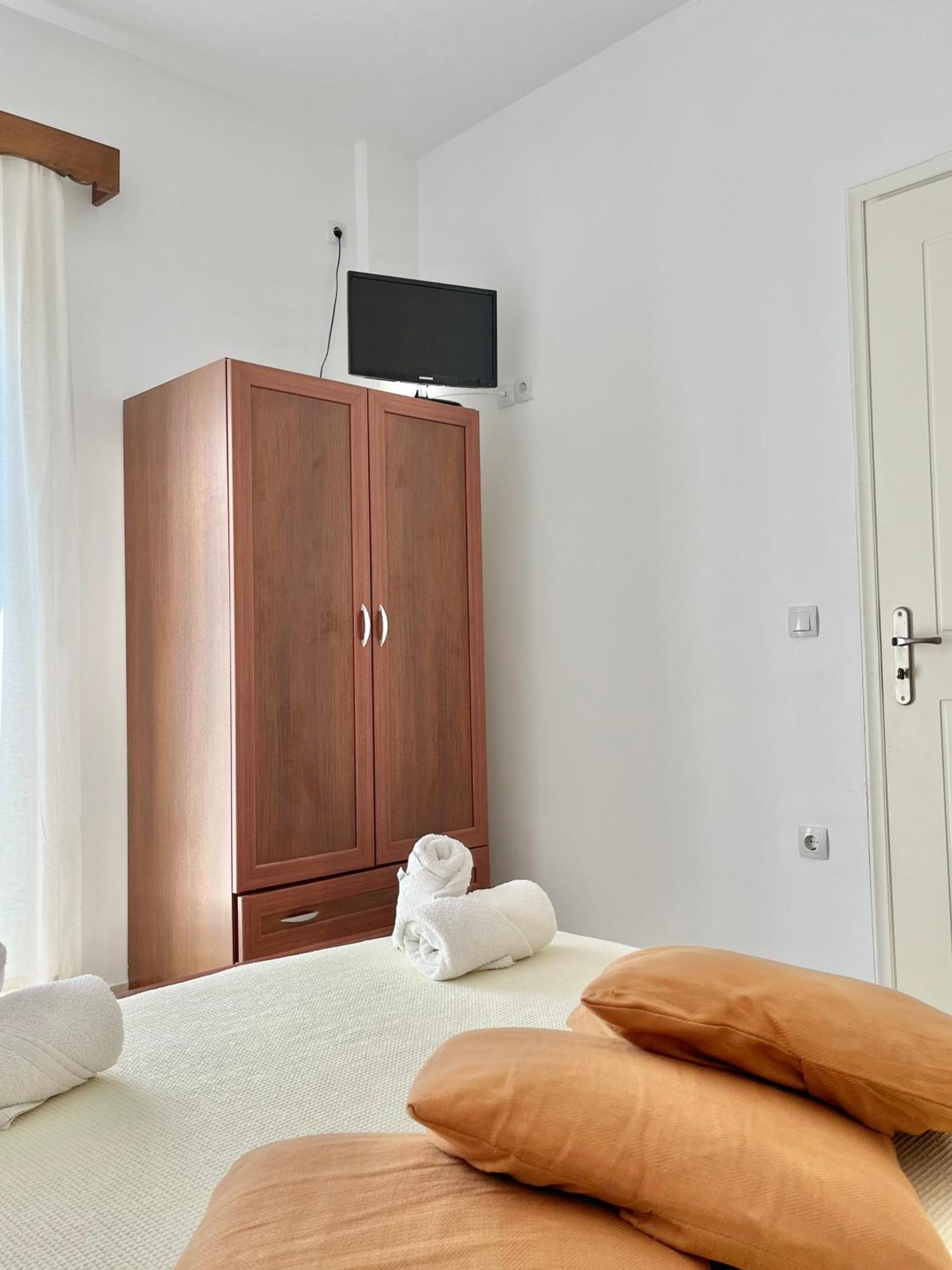 פיניקונטה Koutrakis Rooms מראה חיצוני תמונה