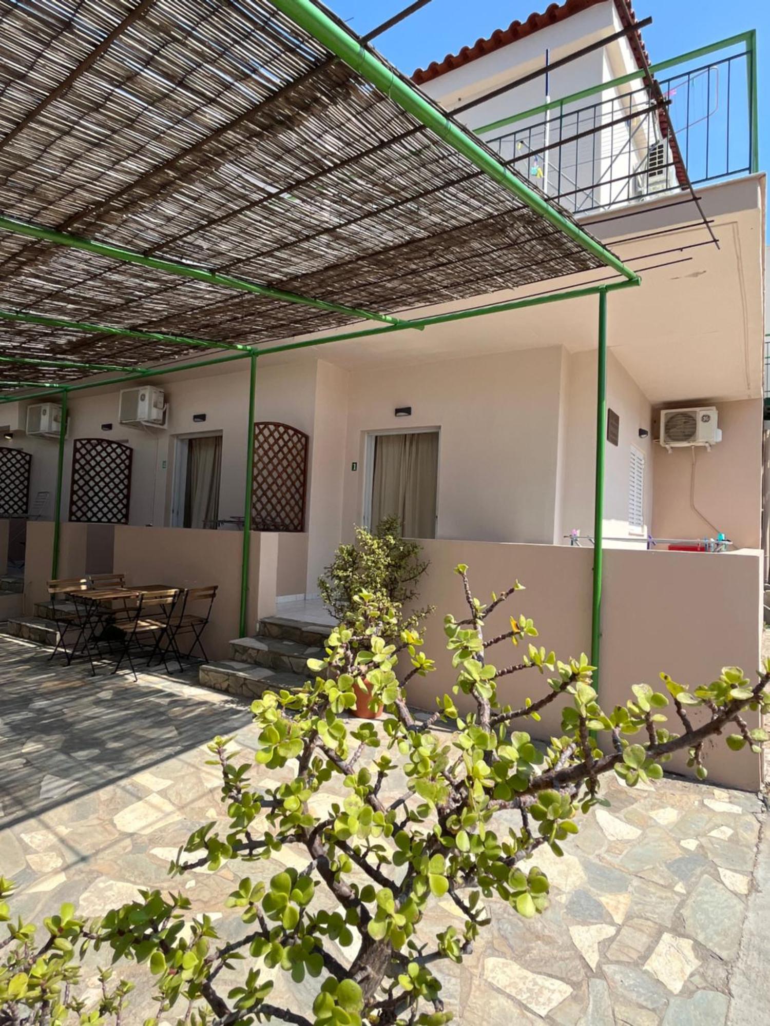 פיניקונטה Koutrakis Rooms מראה חיצוני תמונה
