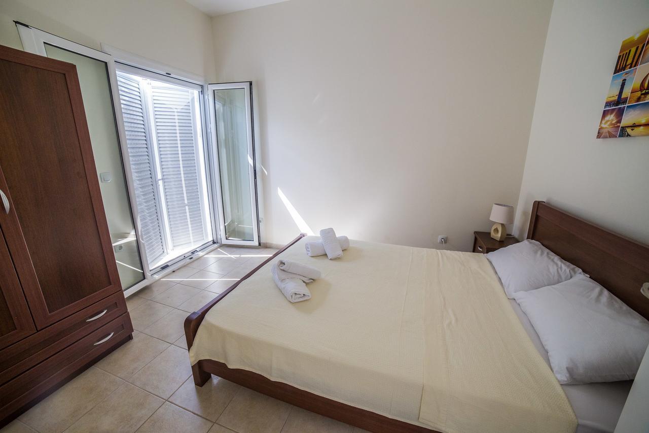 פיניקונטה Koutrakis Rooms מראה חיצוני תמונה